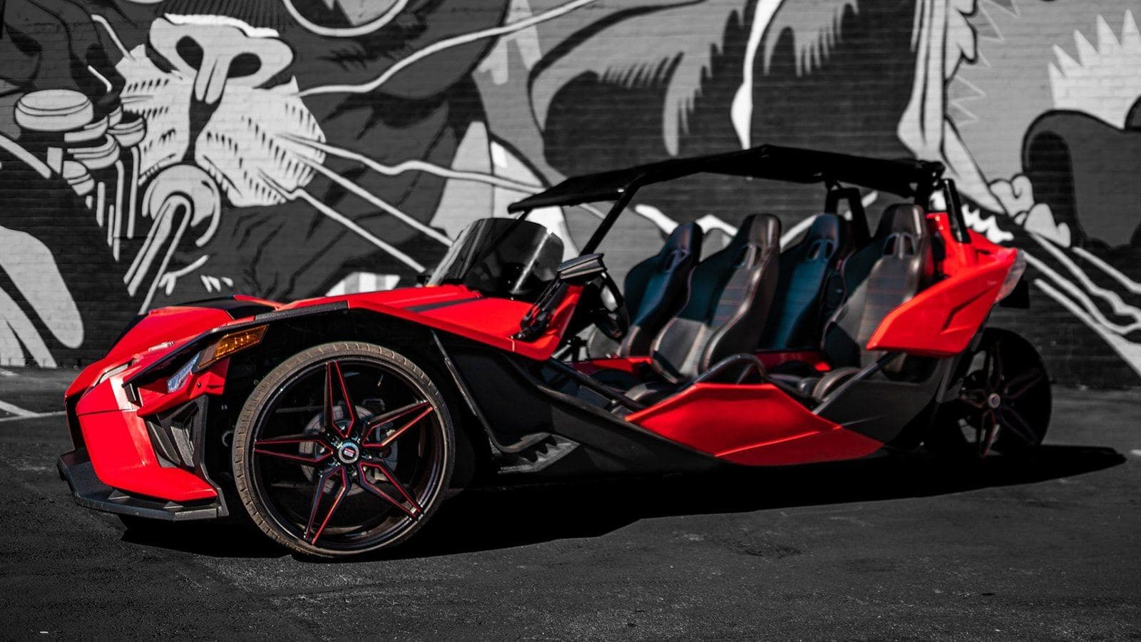 4-Seater Polaris Slingshot (Manual) — photo 4